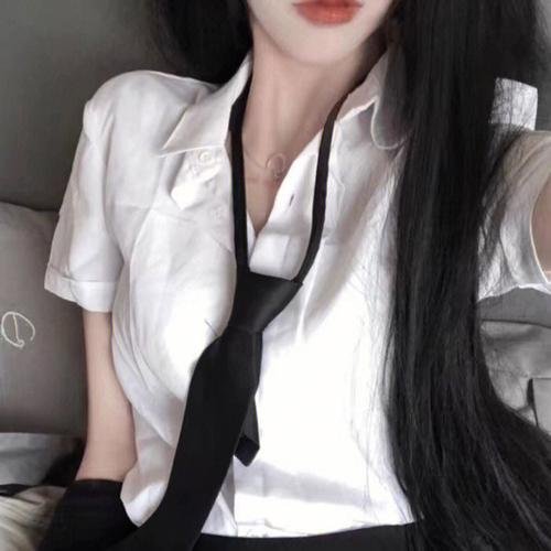偷偷接吻